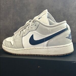Nike White and Dark Blue Low-Tops